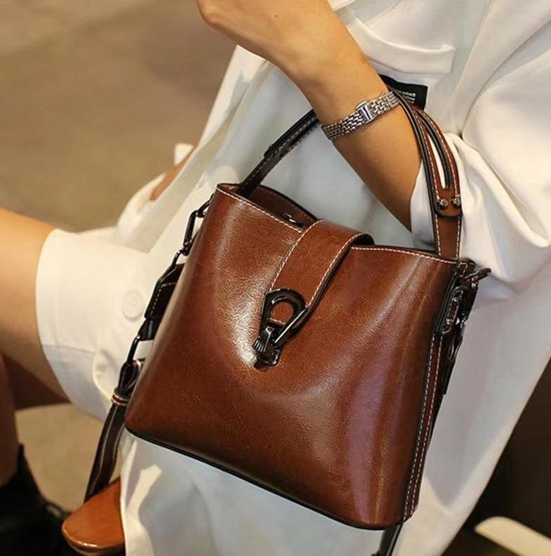 eternal class leather bag